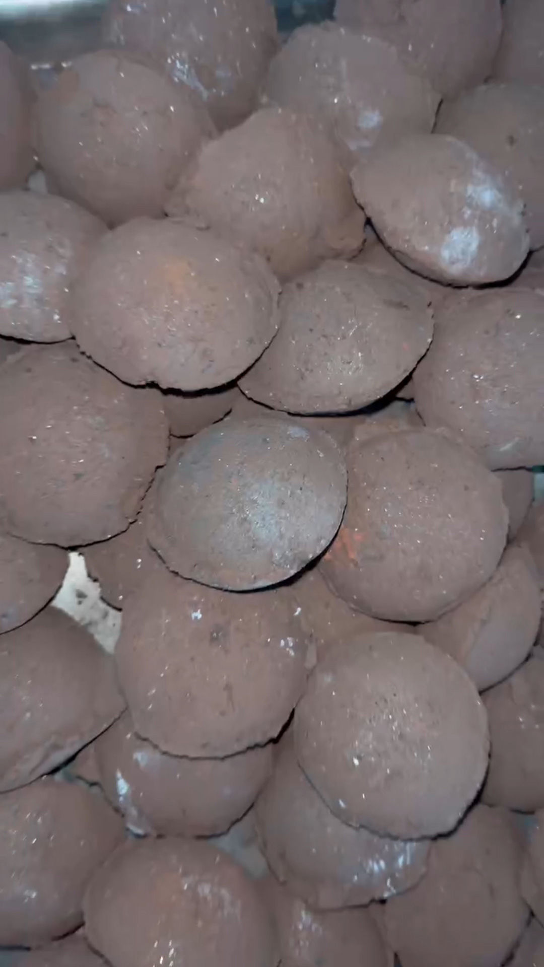 钢铁行业中的除尘灰怎么举行二次使用？？？